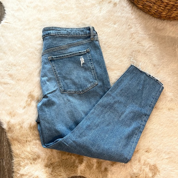 NWT Old Navy High-Waisted OG Straight Cut-Off Jeans in Alma 18 - Picture 15 of 15